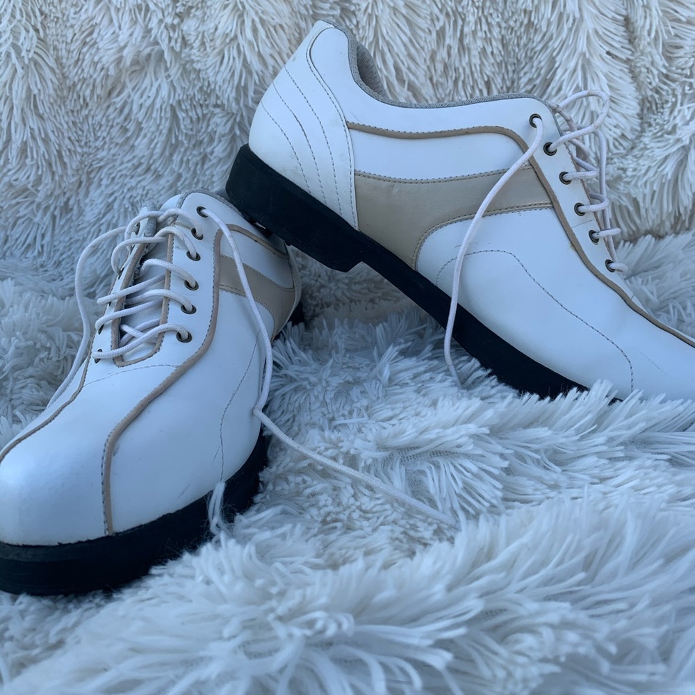 Golf shoes